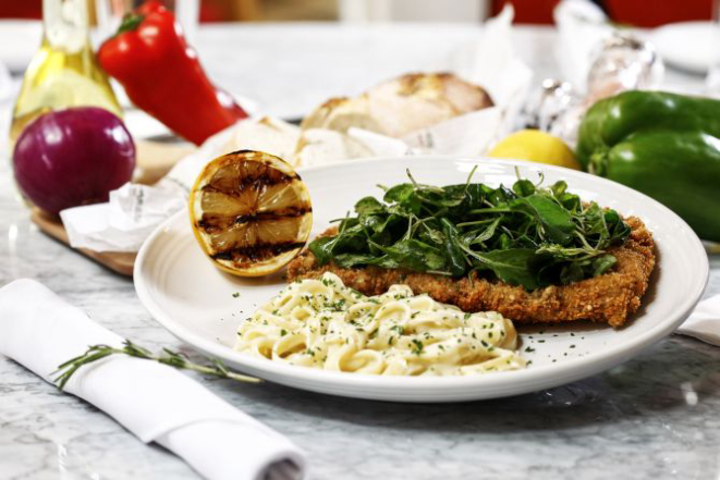 bife à milanesa com fettuccine do AbbraccioFoto: André Rodrigues / Gazeta do Povo