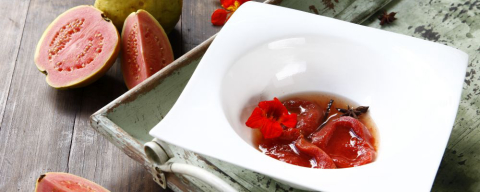 Receitas com goiaba: tem molho agridoce, crumble e calda