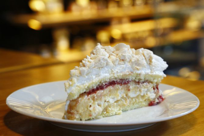 Torta Genoise. Uma das mais pedidas. 