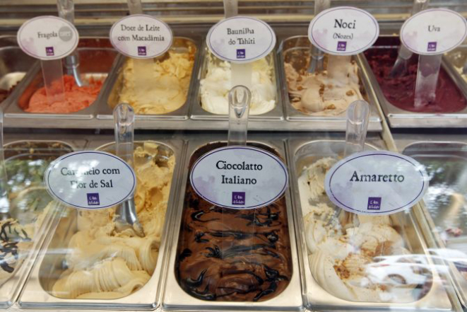 Os 24 sabores são produzidos no segundo andar da casa, com opções de gelato (à base de leite e creme de leite) e sorbetto (à base de água). Foto: Antônio More/Gazeta do Povo