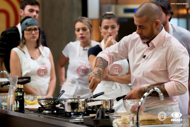 Fogaça deu uma aula sobre atum e cupim aos participantes. Foto: Comunicação Band/ Divulgação