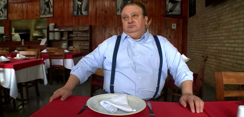 Jacquin ajuda restaurante que servia carnes frias, enquanto cozinheiro bebia escondido