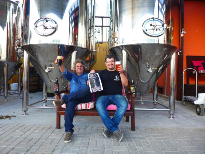 Os irmãos Samuel e Paulo Cavalcanti, mestres-cervejeiros e sócios da Bodebrown. Foto: Divulgação