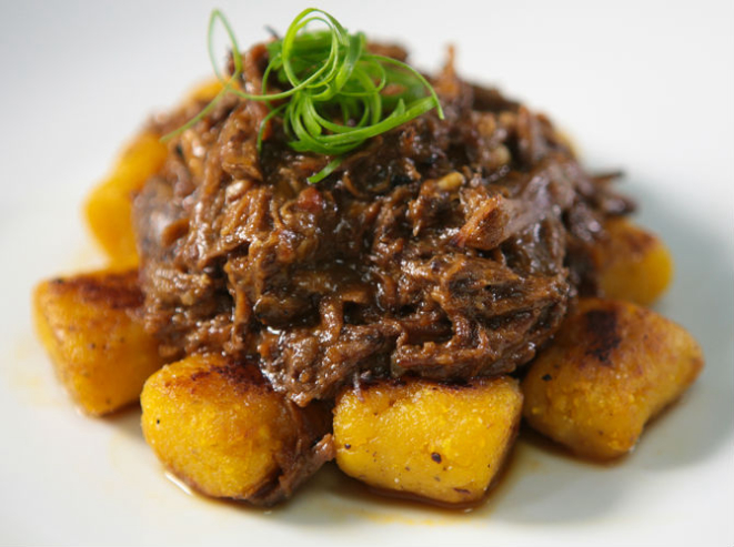 Nhoque com ragu, de Leo Young. Foto: Divulgação.