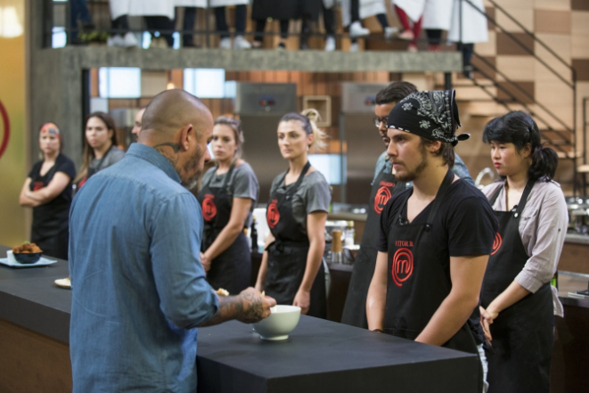 Bruno B., participante do Paraná, apresenta seu risoto de brie com nozes. Foto: Comunicação Band/ Divulgação