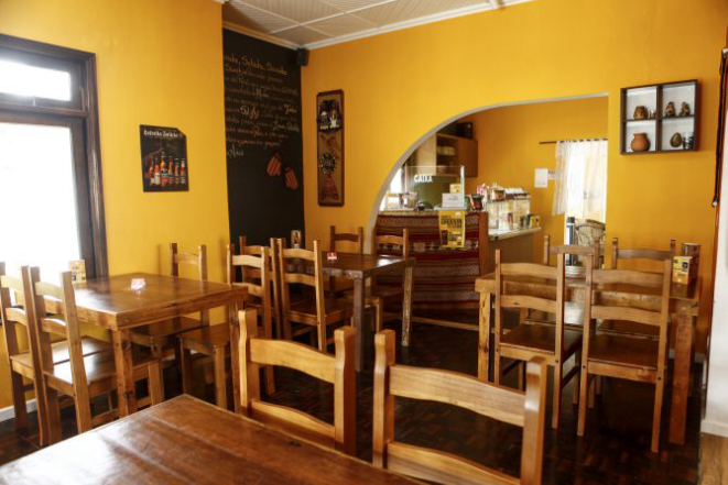 Restaurante Do Peruano mudou para um casarão no Cristo Rei.  Foto: André Rodrigues / Gazeta do Povo.