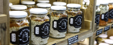 Feira em Curitiba tem comida vegana, sal temperado e risoto no pote