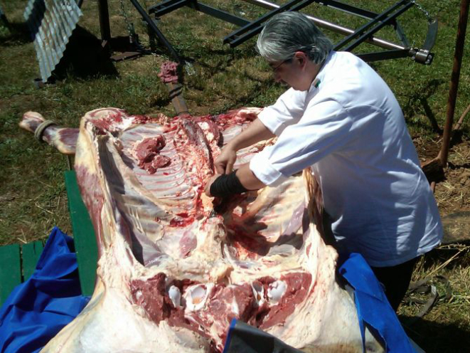 Almir faz churrasco brasileiro nos Estados Unidos. Foto: Divulgação.