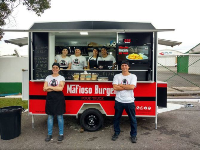 No food truck, os sanduíches são batizados com nomes de criminosos e mafiosos. Foto: Divulgação