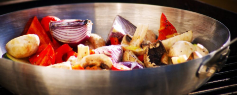 Gastrobar de Curitiba promove “Wokada” com pratos orientais a R$ 10
