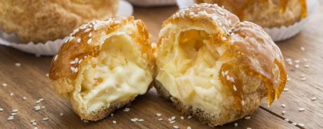 Choux cream, doce tradicional japonês feito com massa parecida com a de profiteroles. Foto: Letícia Akemi/Gazeta do Povo