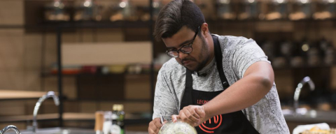 Após receber xingamentos, Leonardo do MasterChef desabafa sobre racismo