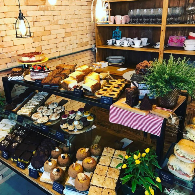 Como mostra a vitrine da loja, é possível ir além dos doces franceses.