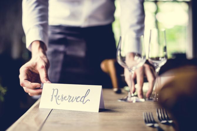 Fazer reserva no restaurante e não comparecer sem avisar, causa grande prejuízo para a casa. Foto: Bigstock.