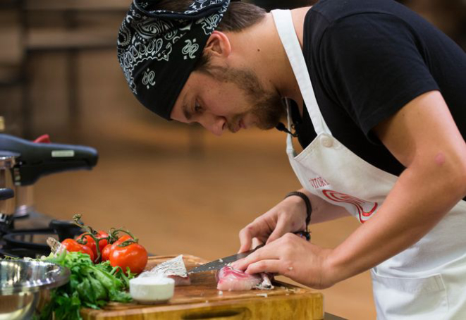 Vitor B., cozinheiro que representa Curitiba no Masterchef. Foto: Carlos Reinis/Divulgação