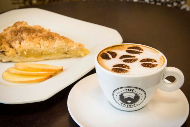 Para a sexta edição do Coffee Week Brasil, o  Café Catedral serve torta de maçã. Foto: Divulgação