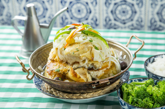 Bacalhau à Lagareiro é um dos cinco novos pratos que entram oficialmente no cardápio nas próximas semanas. (Foto: Hugo Harada/Gazeta do Povo)