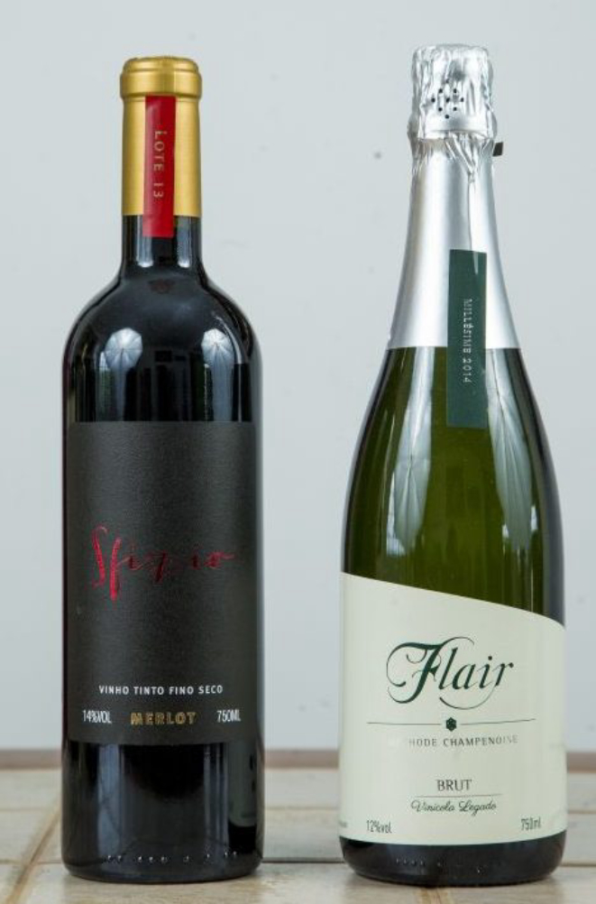 Sfizio Merlot Lote 13 e espumante Flair branco, premiados no Vini Bra Expo 2017. Foto: hugo Harada/Gazeta do Povo. 