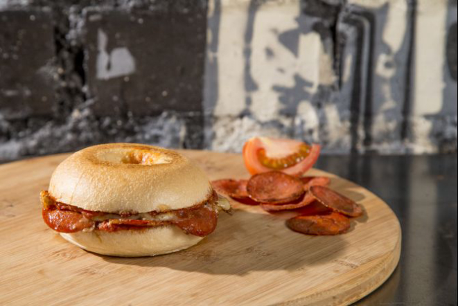 Bagel de pepperoni. Foto: Hugo Harada/Gazeta do Povo.