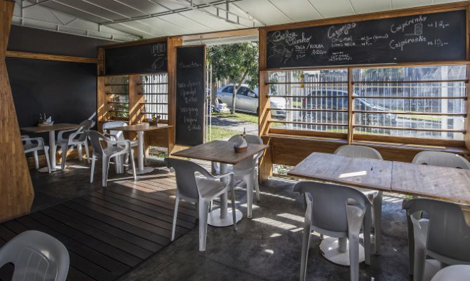 Belinha Restaurante tem ambiente despretensioso e lugar para 30 pessoas. Foto: Letícia Akemi/Gazeta do Povo