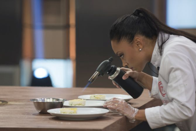 Michele, vencedora do Masterchef para cozinheiros amadores, fez referência a uma sobremesa da chef Bel Coelho na prova final. Foto: Carlos Reinis/Divulgação