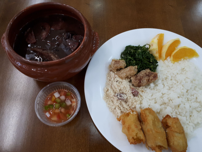 Feijoada é o prato do sábado no República 900 (R$ 24). (Foto: Talita Boros Voitch)