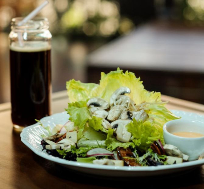 A Salada Suprema do Veg e Lev fica por R$ 21 no Clube Selections. Foto: Divulgação.