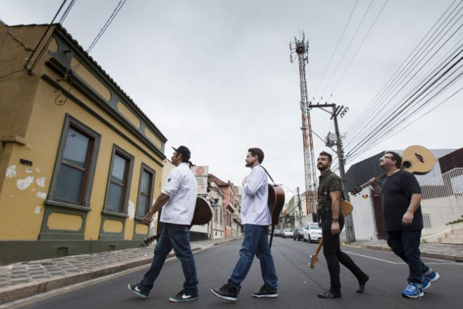 28/09/2017 - Os chefs do Restaurante Lagundri montaram uma boy band e pretendem fazer um flash mob durante o jantar do dia 19 para surpreender os clientes.