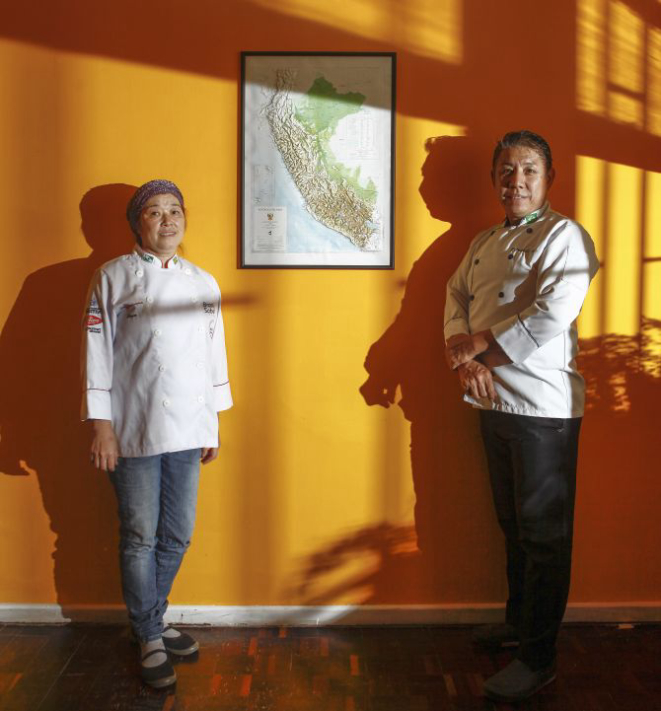 O casal de proprietários do Do Peruano, Ilza Miura e Fernando Matsushita.  Foto: André Rodrigues / Gazeta do Povo.