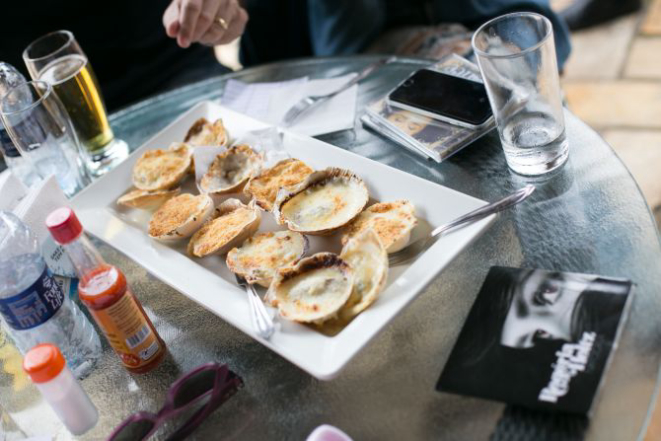 A dúzia de ostra gratinada sai por R$ 45 no festival. Foto: Divulgação.