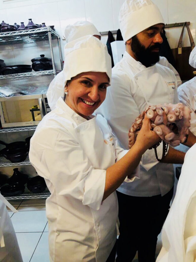 Adriana Andrade afirma ficar mais disposta e animada quando cozinha. (foto: arquivo pessoal)