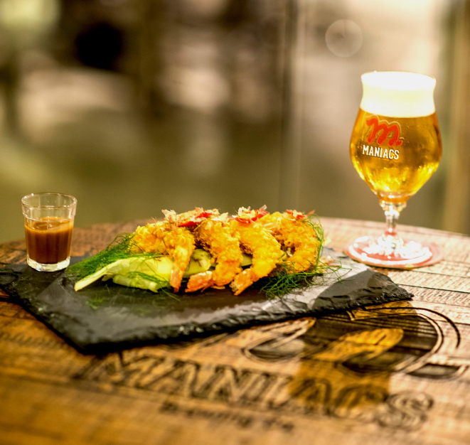 Os camarões crocantes são empanados com Tenkasu de cerveja Pilsen e acompanham creme de ostra. Foto: Fernando Nobre/divulgação