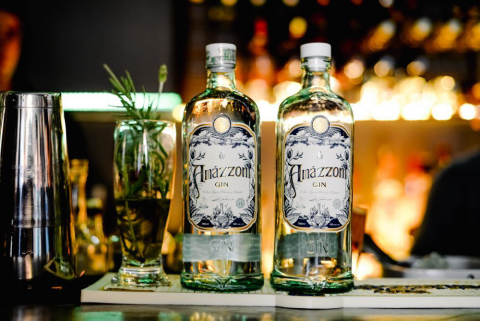 Gin brasileiro Amazzoni é premiado em concurso mundial em Londres