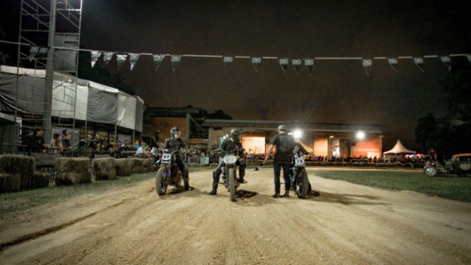 O bar Circuito fica junto de uma pista dirty track e há motos Harley Davidson para alugar. Foto: Ebraim Martini/Divulgação