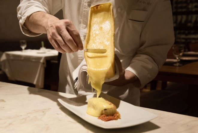 Queijo utilizado no La Varenne é o Raclette. Foto: Thamires Valério/Divulgação