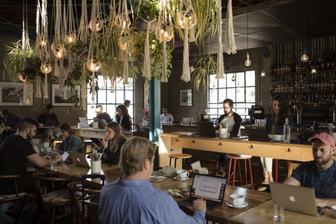 Cafés dos EUA tentam rever modelo de wi-fi gratuito. Foto: Jessica Lehrman/The New York Times.