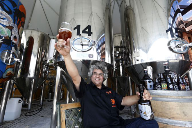 Samuel Cavalcanti, mestre cervejeiro e dono da cervejaria Bodebrown. Foto: Albari Rosa/Gazeta do Povo