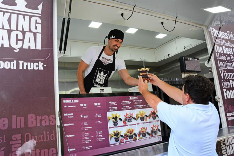 Com batatas e açaí, mais dois food trucks começam a operar em Curitiba