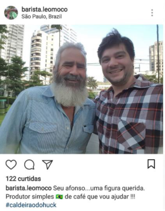 O barista postou uma foto no seu Instagram ao lado do produtor. Foto: Reprodução/Instagram. 