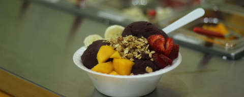 Depois do sorvete, agora é a vez do açaí virar buffet por quilo em Curitiba