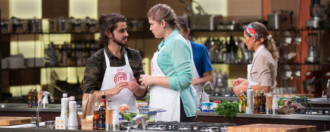 Competidora polêmica do MasterChef é eliminada em prova com carne moída