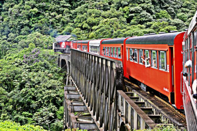 Beer Train é um passeio de Curitiba a Morretes com degustação de rótulos especiais. Foto: Divulgação