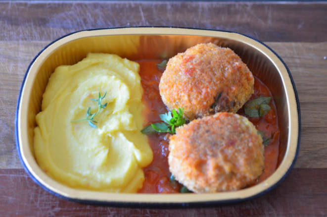 Polpetoni com purê de batata e parmesão e  molho de tomate (R$ 16,50). Foto: Divulgação.