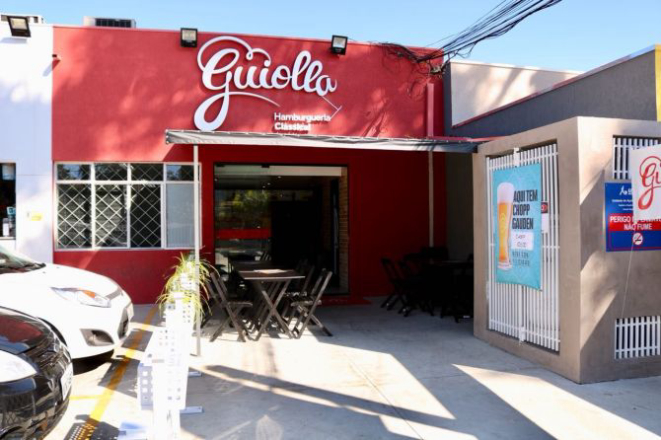 Fachada da nova unidade da Guiolla Hamburgueria, na Rua Itupava, 1020. Foto: Divulgação