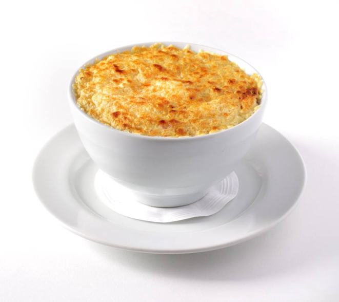 No L'Épicerie, a sopa de cebola é gratinada com queijo Emmenthal. Foto: Divulgação