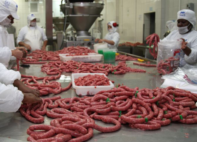 Linha de produção da Bizinelli. Foto: Aniele Nascimento/Gazeta do Povo