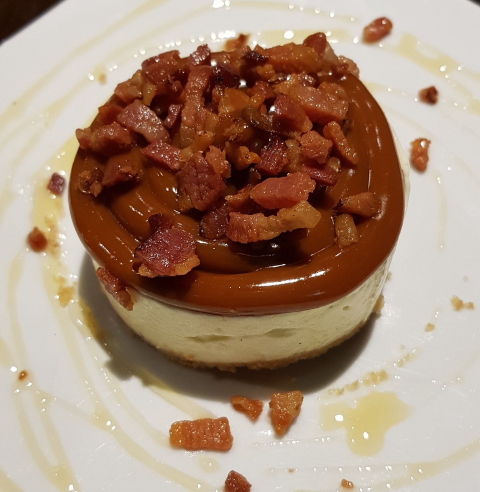 Restaurante lança cheesecake de doce de leite com bacon. É isso mesmo que você leu!