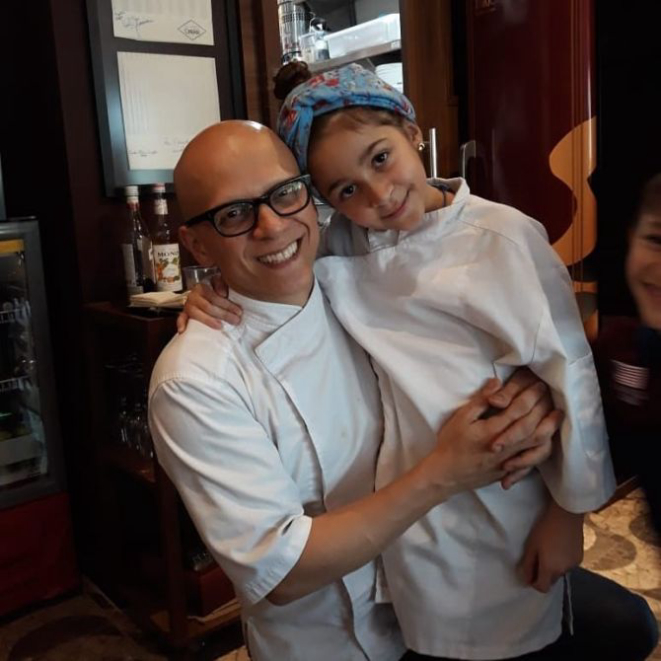 Chef Eduardo Jacinto com sua filha. Foto: Divulgação