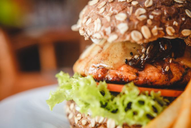 Hambúrguer de salmão. Foto: Divulgação