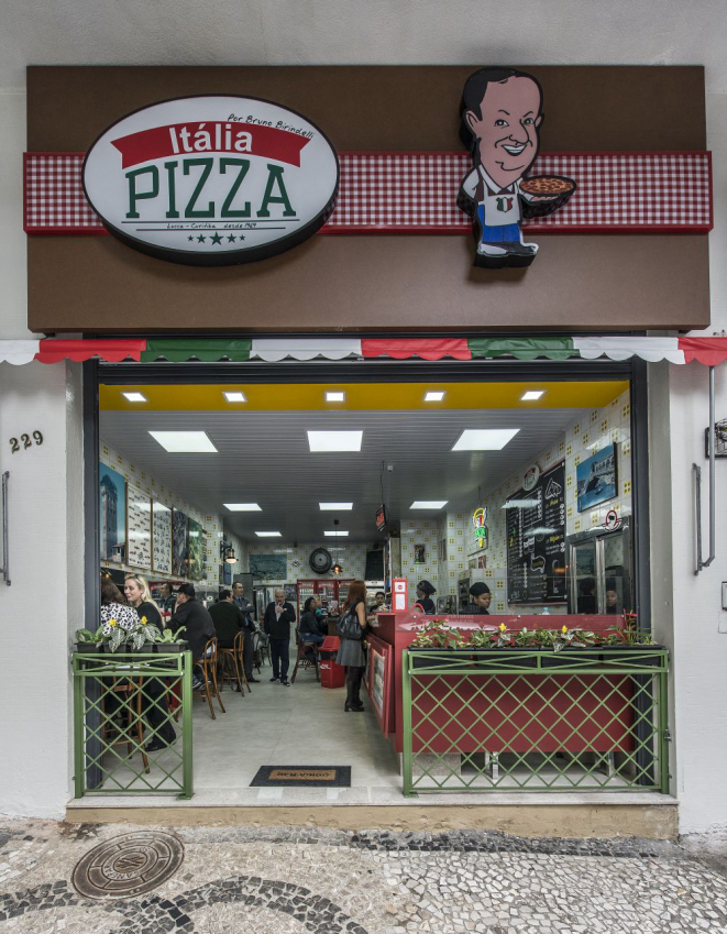 A nova fachada da Pizza Itália, então Lanches Itália, no centro de Curitiba. Foto: Letícia Akemi / Gazeta do Povo